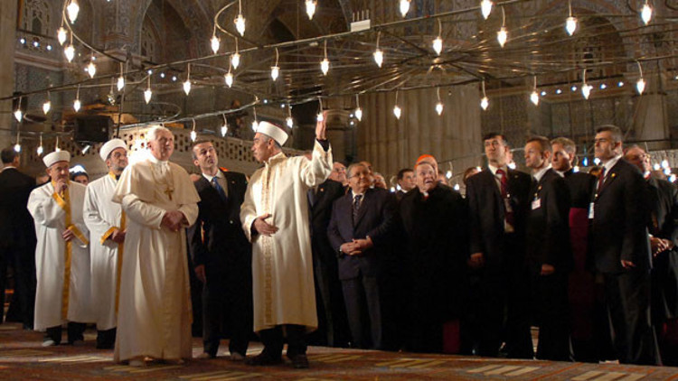 Eski Papa Ratzinger: En hassas ziyareti Türkiyeye yaptım Eski Papa Ratzinger: En hassas ziyareti Türkiyeye yaptım