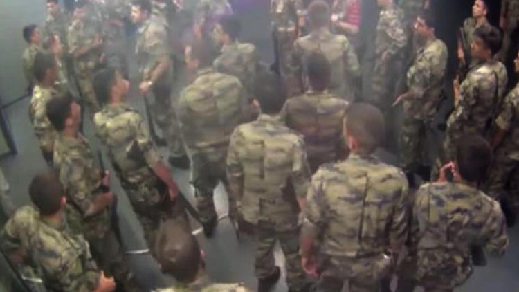 Digitürk’ü basan üsteğmen: ‘Terör alarmı var’ dediler Digitürk’ü basan üsteğmen: ‘Terör alarmı var’ dediler