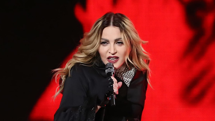 Madonnadan şok teklif: Clintona oy verirseniz hepinize oral seks yapacağım