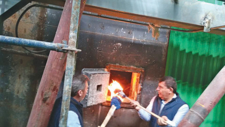 Çeltik ektiler elektrik biçtiler