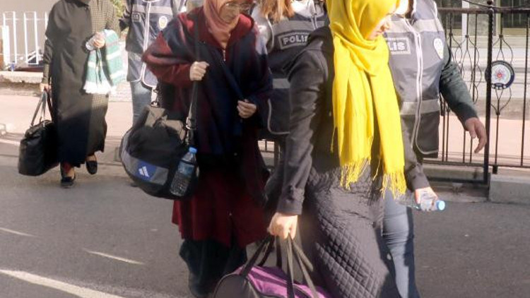 FETÖye finans sağlamakla suçlanan 37 şüpheli adliyede