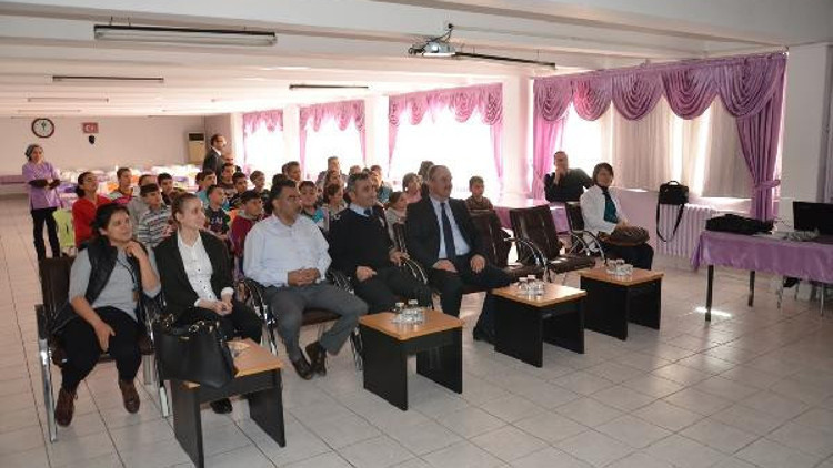 İşitme engelli öğrencilere işaret diliyle trafik eğitimi