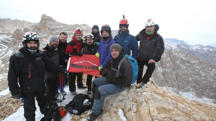 Önce yardım sonra zirve