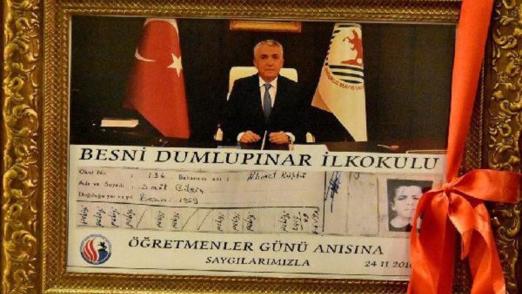 OMÜ Vakfı Koleji, Rektör Prof.Dr.Bilgiç’e ilkokul karnesini hediye etti OMÜ Vakfı Koleji, Rektör Prof.Dr.Bilgiç’e ilkokul karnesini hediye etti