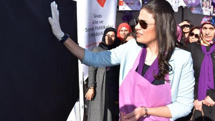 Sivasta kadına şiddet protesto edildi
