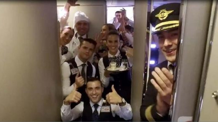 THY de modaya uydu, uçuş ekibi dondu