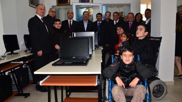 Engelliler dernek binalarına kavuştu Engelliler dernek binalarına kavuştu