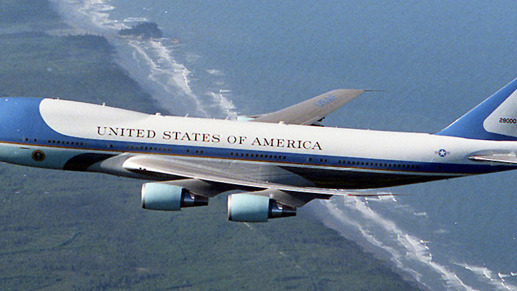 Air Force One tartışmasına Pentagon da katıldı Air Force One tartışmasına Pentagon da katıldı