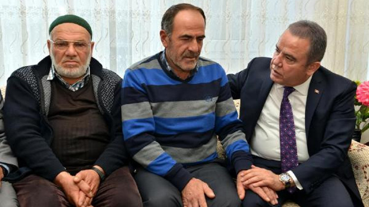 Başkan Böcekten şehit ailesine taziye Başkan Böcekten şehit ailesine taziye