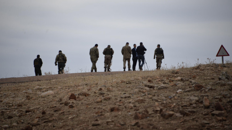PKKlı teröristler spot ışığını karakol zannetti... PKKlı teröristler spot ışığını karakol zannetti...