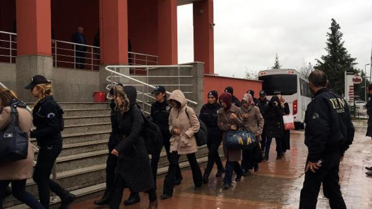 İzmitte, FETÖnün katipleri adliyeye sevk edildi