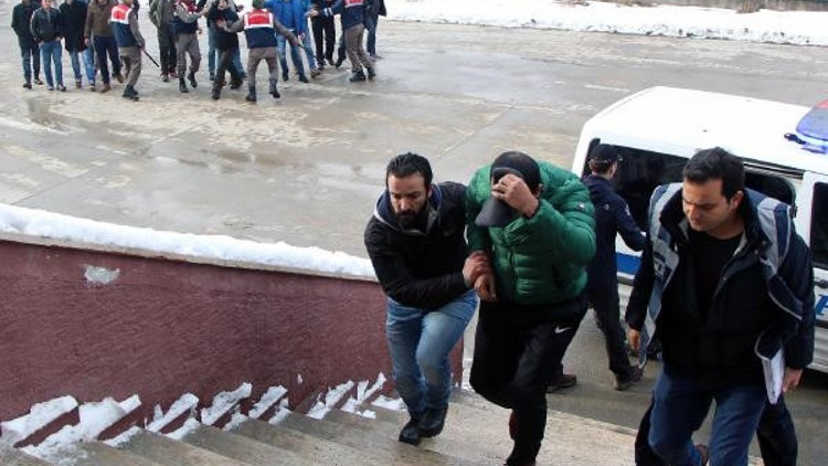 Taciz iddiasıyla gözaltına alınan öğretmene tepki