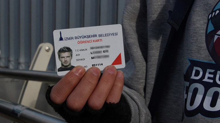 David Beckham fotoğrafıyla öğrenci kartı aldı David Beckham fotoğrafıyla öğrenci kartı aldı