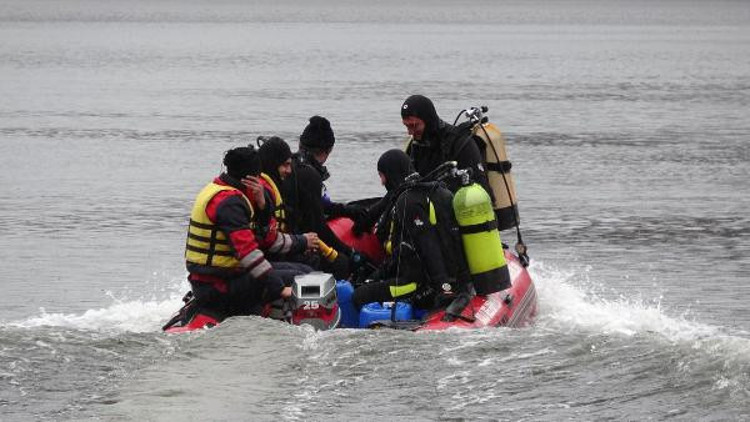 Gölde kaybolan 2 balıkçı bulunamadı