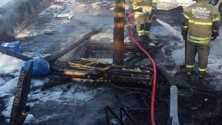 Tek isteği yanan teknesini yeniden yüzdürebilmek Tek isteği yanan teknesini yeniden yüzdürebilmek