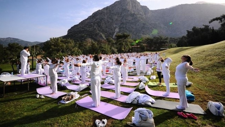İzmirde Uluslararası Yoga Şöleni İzmirde Uluslararası Yoga Şöleni