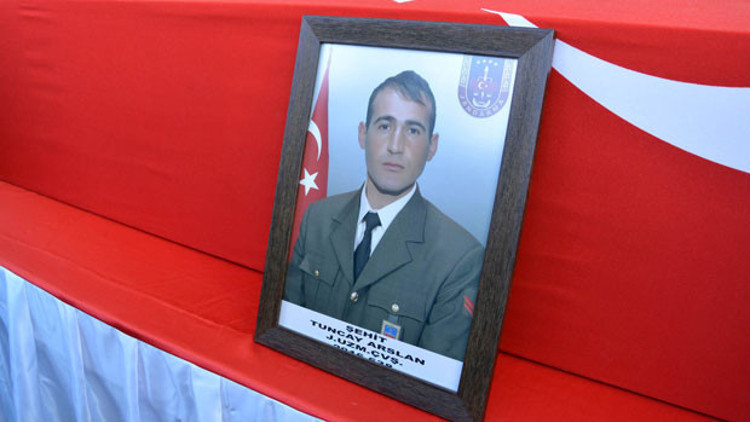 Darbeciler şehit askeri de kandırmışlar Darbeciler şehit askeri de kandırmışlar