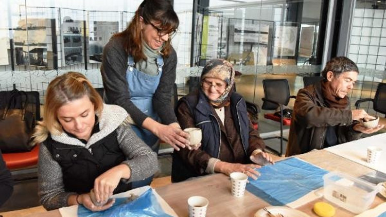 Tarihi höyükte atölye çalışmaları Tarihi höyükte atölye çalışmaları