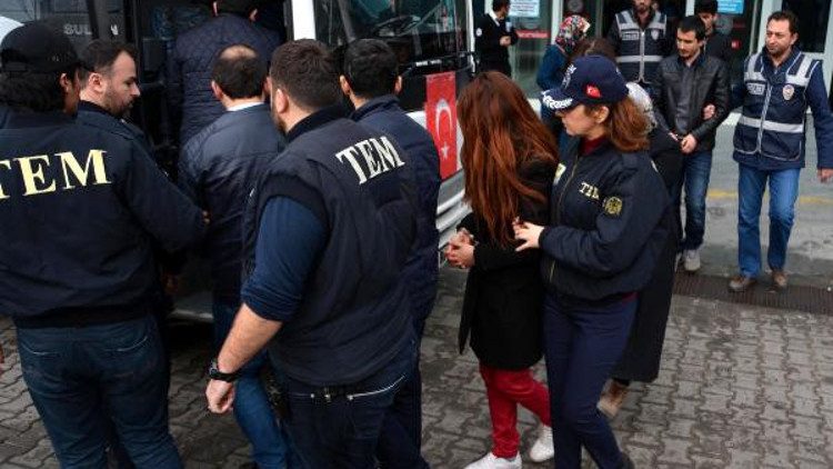 Karabük merkezli 3 ilde FETÖ operasyonu: 12 gözaltı Karabük merkezli 3 ilde FETÖ operasyonu: 12 gözaltı