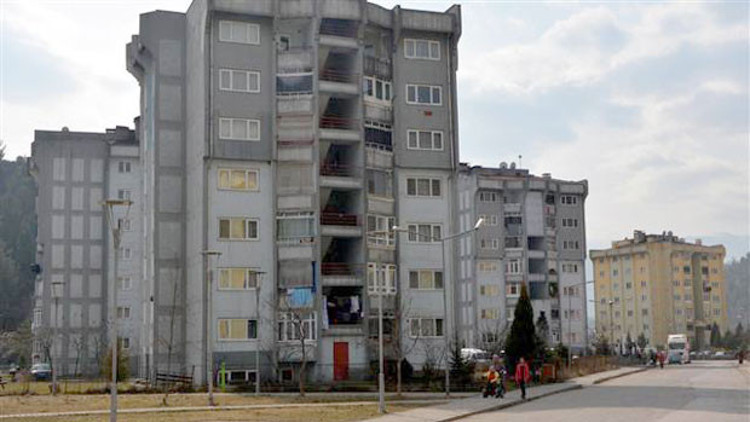 Asansör mühürlendi, 8 aydır dışarı çıkamıyorlar Asansör mühürlendi, 8 aydır dışarı çıkamıyorlar