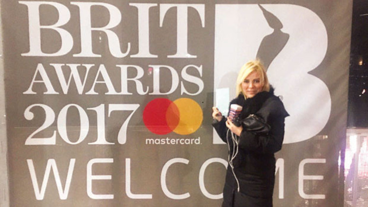 Brit Müzik Ödüllerini Ömür Gedik takip etti