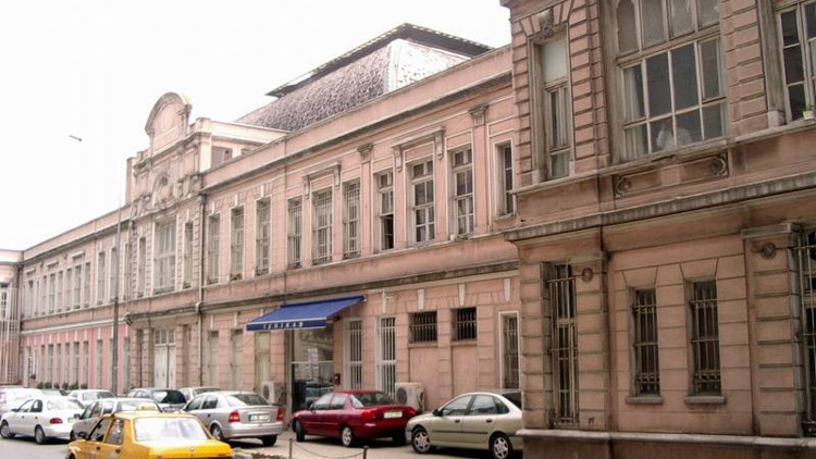 Karaköydeki Tarihi Paket Postahanesi de yıkıldı Karaköydeki Tarihi Paket Postahanesi de yıkıldı