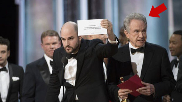 Warren Beatty: Zarfa bakınca bir yanlışlık olduğunu anladım