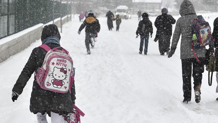O ilçede okullar tatil edildi