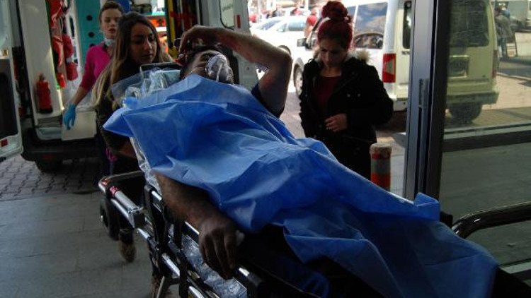 Ayrı yaşadığı eşinin sevgilisini bıçakladı Ayrı yaşadığı eşinin sevgilisini bıçakladı