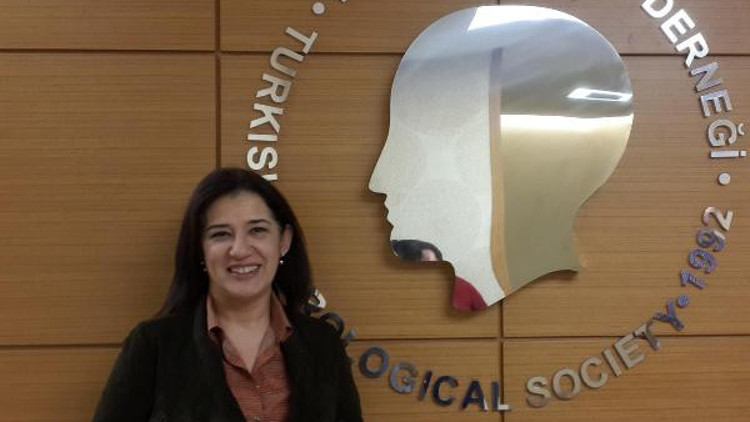 Prof. Dr. Bora: Parkinson hastalarının yarısı hekime gitmiyor Prof. Dr. Bora: Parkinson hastalarının yarısı hekime gitmiyor