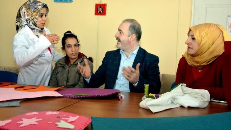 Tuşba Belediyesi, zihinsel engelliler için iş ve meslek kursu açtı Tuşba Belediyesi, zihinsel engelliler için iş ve meslek kursu açtı