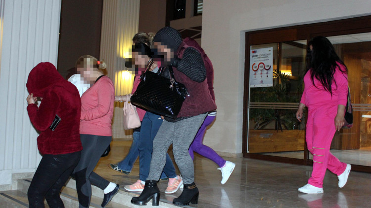 Muğlada fuhuş operasyonu İçeriden çıkanlar şoke etti Muğlada fuhuş operasyonu İçeriden çıkanlar şoke etti