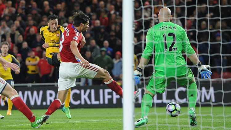 Arsenal, Mesutun golüyle kazandı Arsenal, Mesutun golüyle kazandı