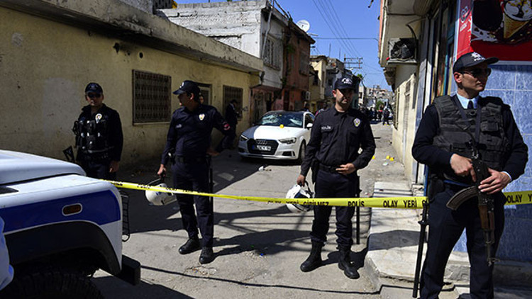 Adana’da kalaşnikoflu çatışma: 2 ölü, 2 yaralı Adana’da kalaşnikoflu çatışma: 2 ölü, 2 yaralı