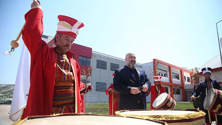 2. Abdülhamidin torunu üniversitede böyle karşılandı
