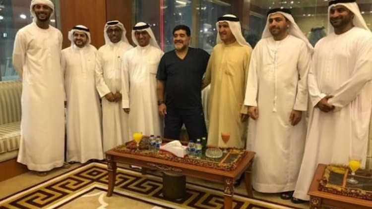 Maradona sahalara geri döndü