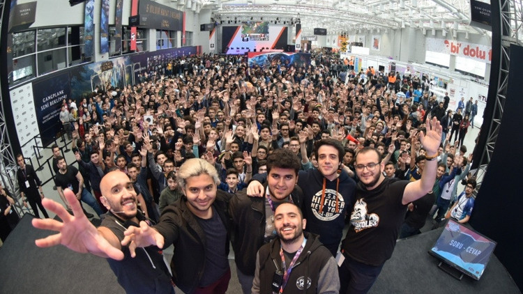 Üniversite Ligi Şampiyonu Hacettepe Reignover Üniversite Ligi Şampiyonu Hacettepe Reignover