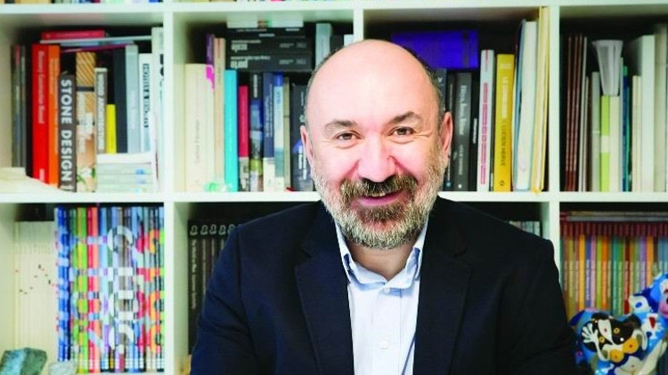 “Bir labirentin içinde çaresizce dolananları yazıyorum” “Bir labirentin içinde çaresizce dolananları yazıyorum”