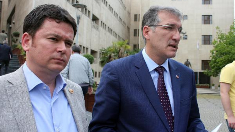 CHPli milletvekilleri Atatürke hakaret edenler için suç duyurusu yaptı
