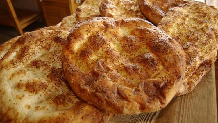 Antalyada Ramazan pidesi fiyatı değişmedi Antalyada Ramazan pidesi fiyatı değişmedi