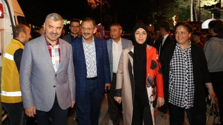 Bakan Özhaseki, Ramazan Sokağı’nı gezdi Bakan Özhaseki, Ramazan Sokağı’nı gezdi