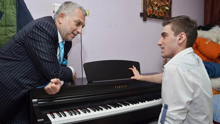 Cem Yılmaz mesaj göndermişti... AK Partili vekilden sürpriz