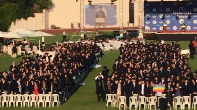 Boğaziçi Üniversitesi mezuniyet töreninde rektöre protesto
