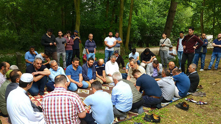 Arife günü mezarlık ziyaretleri yapıldı