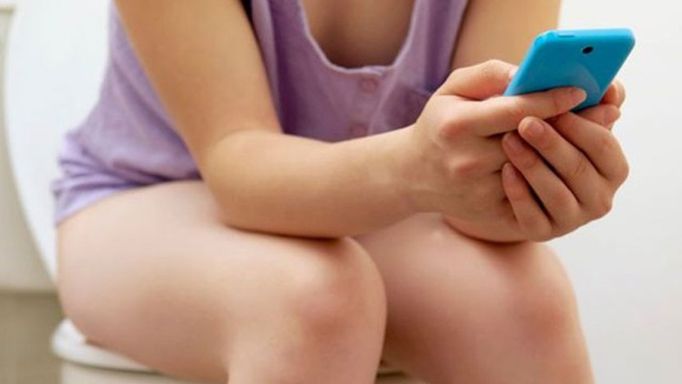 Cep telefonuyla tuvalete girmeyin