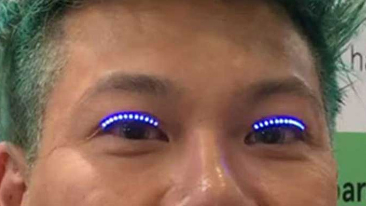 LEDli takma kirpik yaptılar LEDli takma kirpik yaptılar