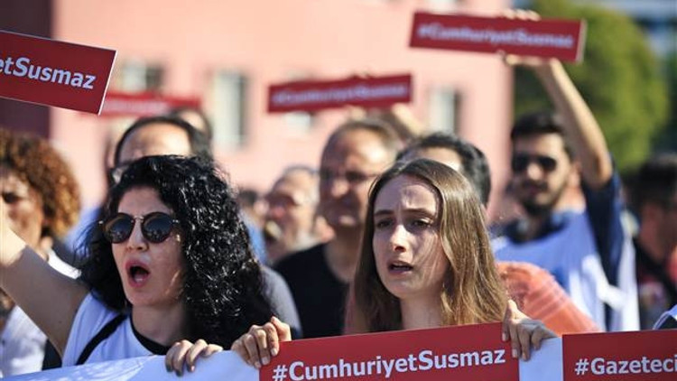 Cumhuriyet davası başladı... İşte yaşananlar Cumhuriyet davası başladı... İşte yaşananlar