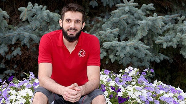 Furkan Aldemir: Evimizdeki şampiyonaya ekstra motive olduk Furkan Aldemir: Evimizdeki şampiyonaya ekstra motive olduk