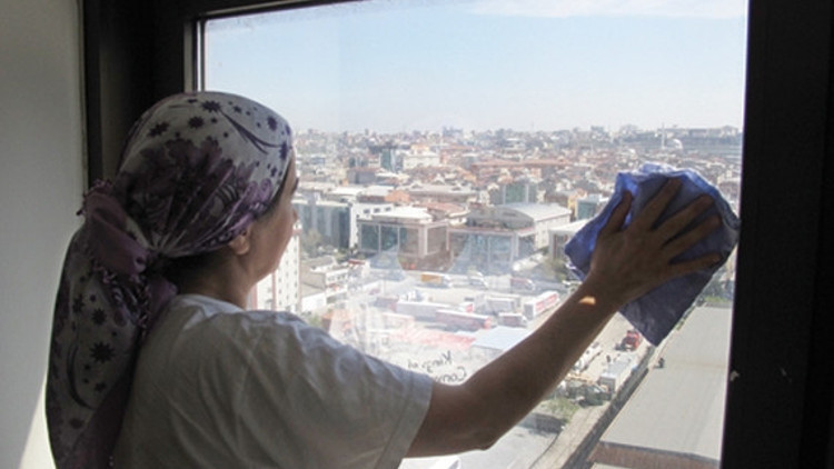 Evde temizlikçi çalıştırana güzel haber Devletten prim desteği geliyor Evde temizlikçi çalıştırana güzel haber Devletten prim desteği geliyor