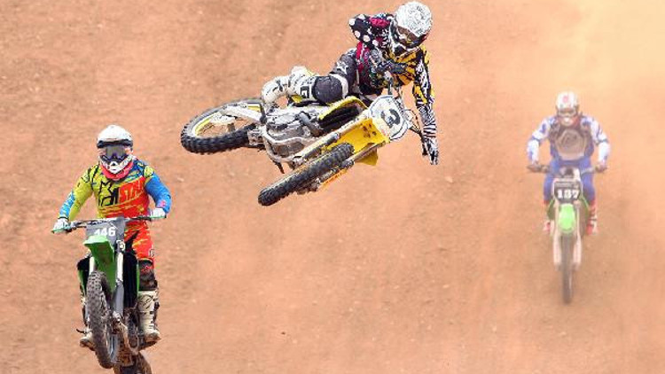 Motokros heyecanı Çatalcada sürecek